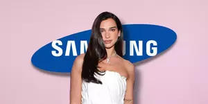Дуа Липа дүрсийг нь зөвшөөрөлгүй ашигласан хэмээн “Samsung” группээс $15 саяыг нэхэмжилжээ